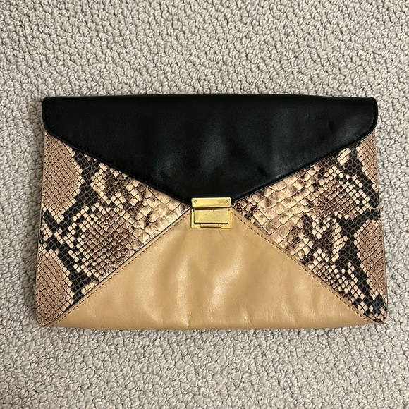 Club Monaco black and beige snakeskin clutch - Picture 1 of 2